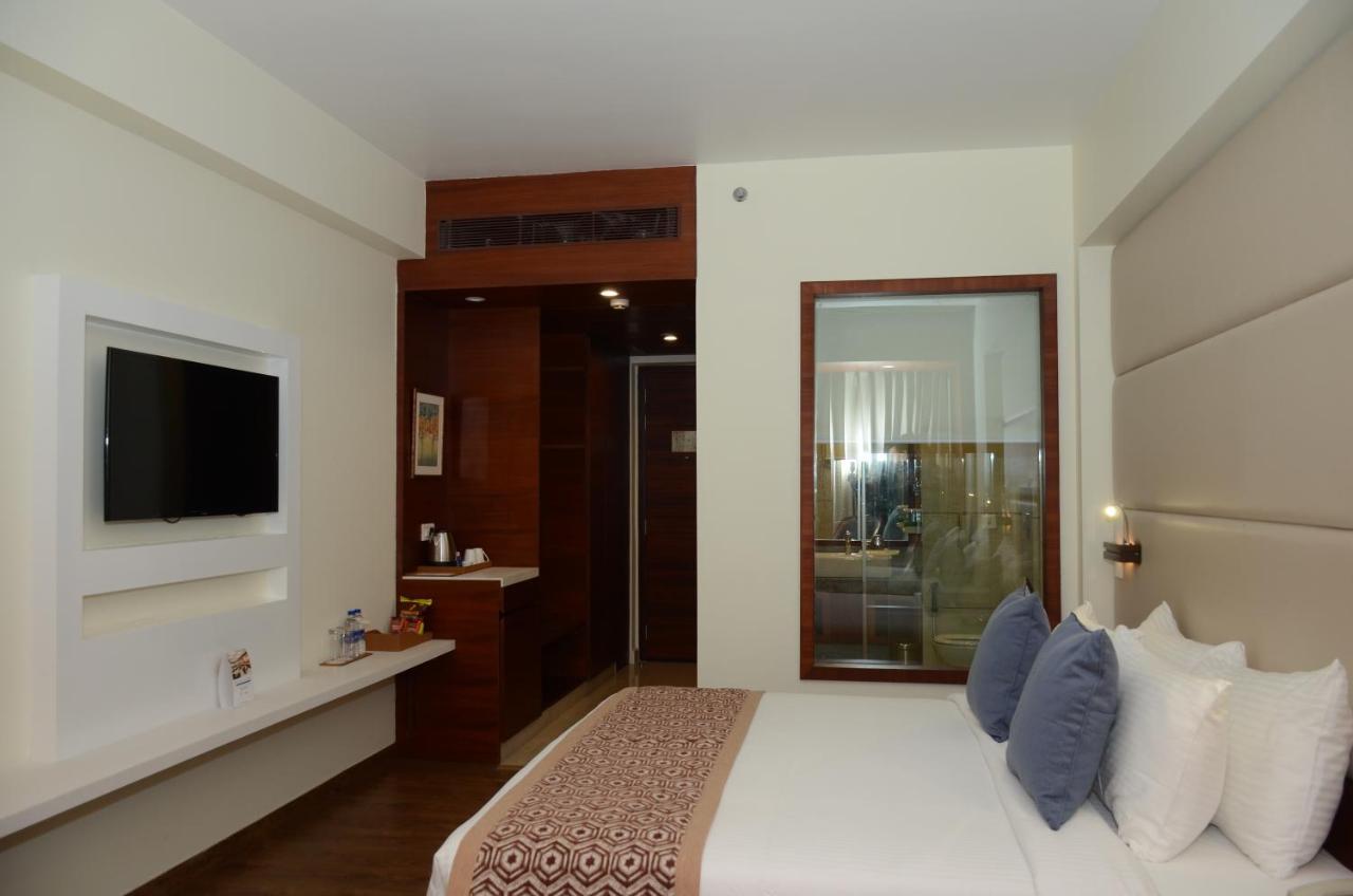 Viraj Sarovar Portico ジャンムー エクステリア 写真