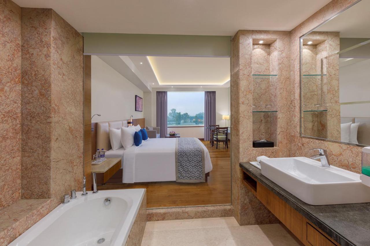 Viraj Sarovar Portico ジャンムー エクステリア 写真